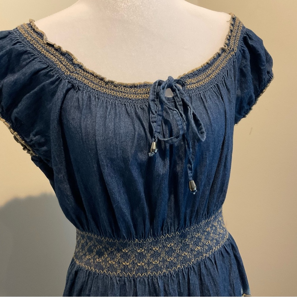 Peasant dress, scoop neck, super cute
